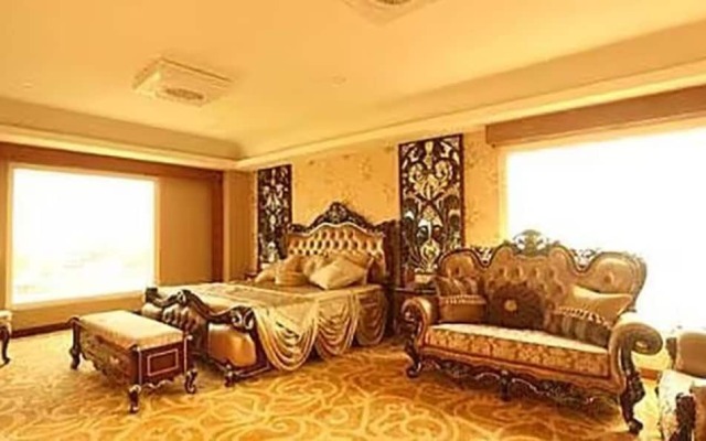 Fabhotel Prime Le Palace