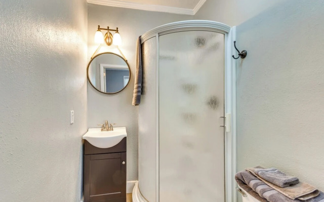 3 Blocks to Pensacola Bay: Charming Apartment!