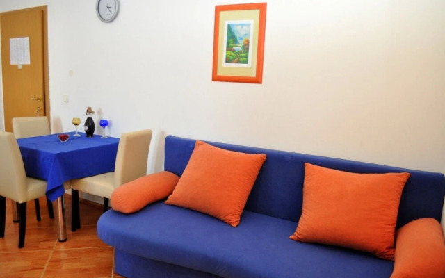 Ivi - big Parking and Courtyard - SA6