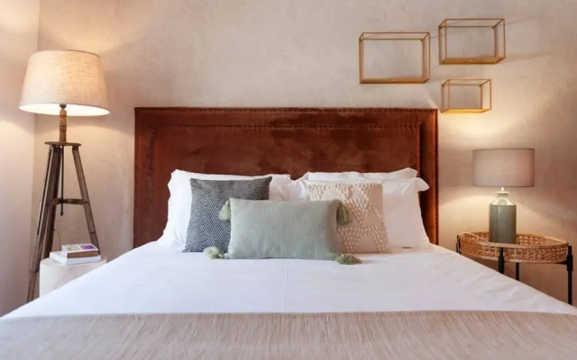 Pine Tree House in Azeit o