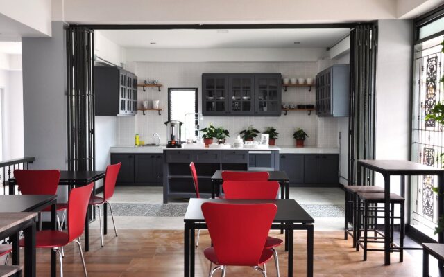 C Room (Chomchan) at Airport