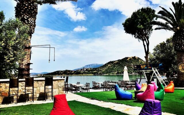 Erythros Boutique Hotel