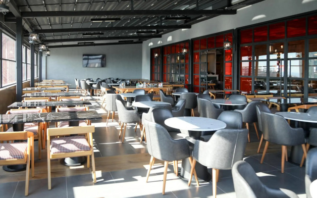 Expoist Hotel