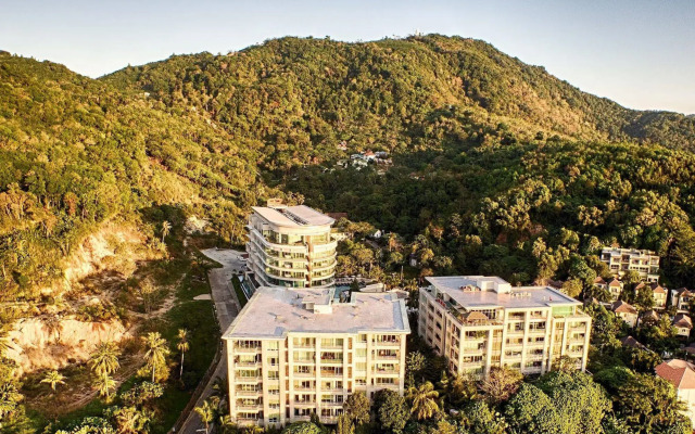 Luxury Apartment at Karon Hill