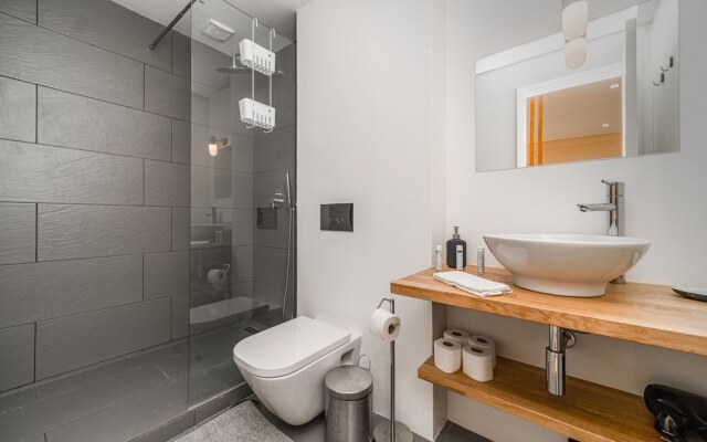 Nomad's Porto City & View