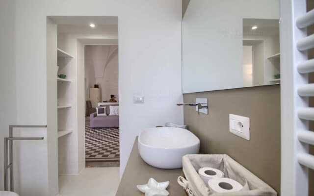 Deluxe Tangerine Court