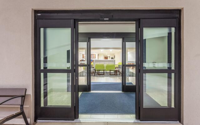 Holiday Inn Express Suites Augusta West -Ft Gordon
