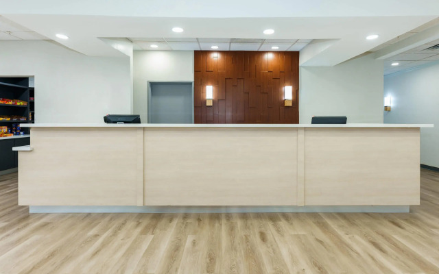 Comfort Suites University Drive