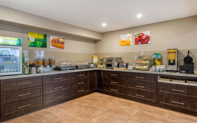 Quality Inn & Suites Bathurst