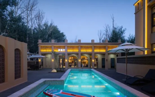 Fanjing・AURA | Desert Galaxy Pool, 360° Gilded Sunset Panoramic Stay (Shazhou Night Market) – Pool – Jiuquan