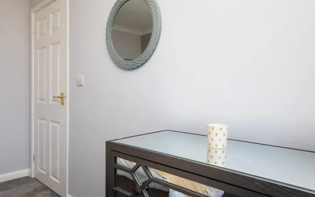 Queens 1 bed Apartment, Close to Town Centre