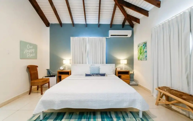 Blue Makini Villa in Noord