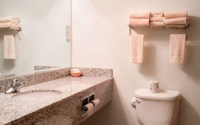 White Oak Inn & Suites