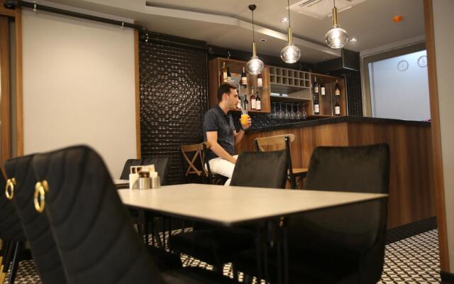 Mithras Hotel & Cafe