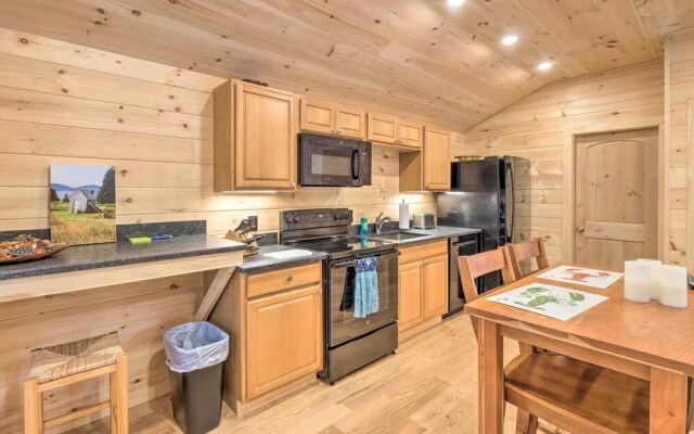 Cozy Apt w/ Deck, ~ 5 Miles to Acadia Nat'l Park!