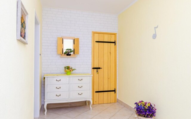 Amazing Home in Lovorno With Wifi and 4 Bedrooms