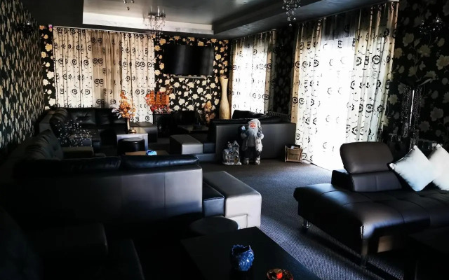 Hostel Max