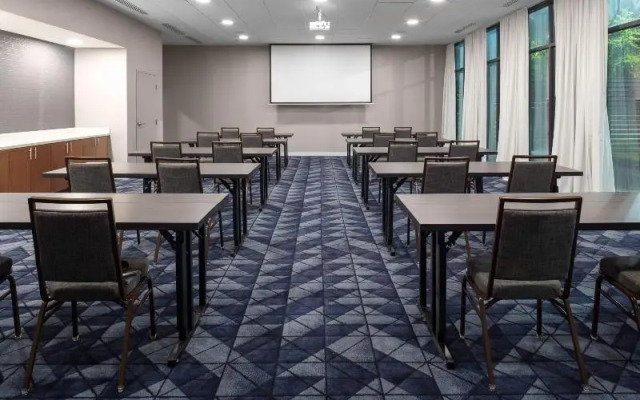 Courtyard by Marriott Memphis East/Galleria
