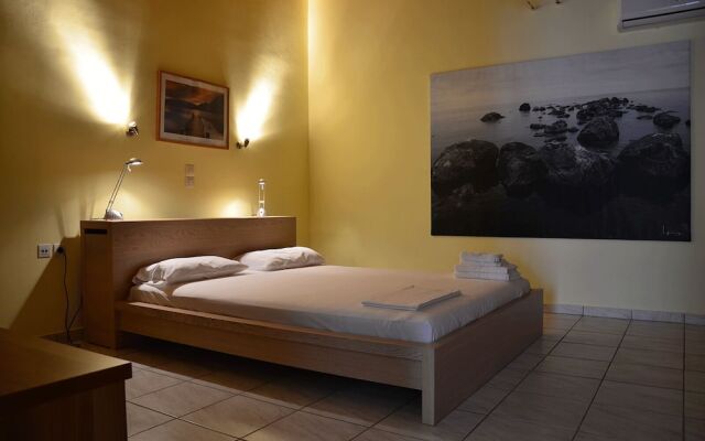 Saron Hotel