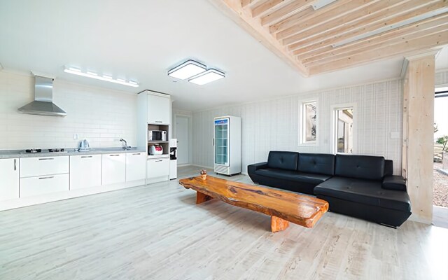 Nonsan Lake and Sunset Pension