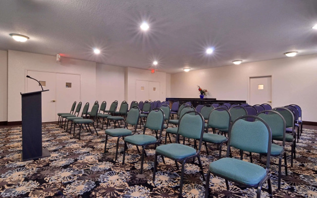 Best Western Plus Northwest Inn & Suites