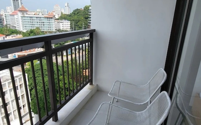 Simply Comfy Apartment by Patsamon