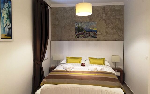 Boutique Pine Tree apartments
