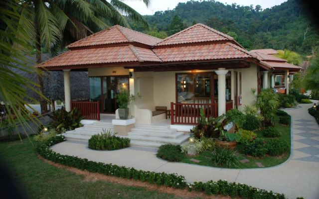 Khaolak Bay Front Resort