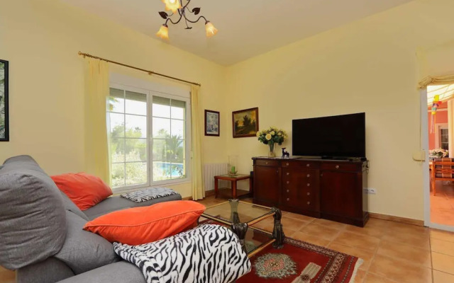 Mozamb in J vea With 4 Bedrooms and 3 Bathrooms