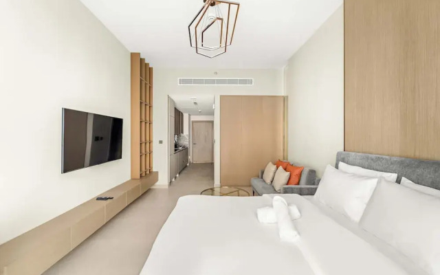 High-end Studio With Rooftop Pool and gym