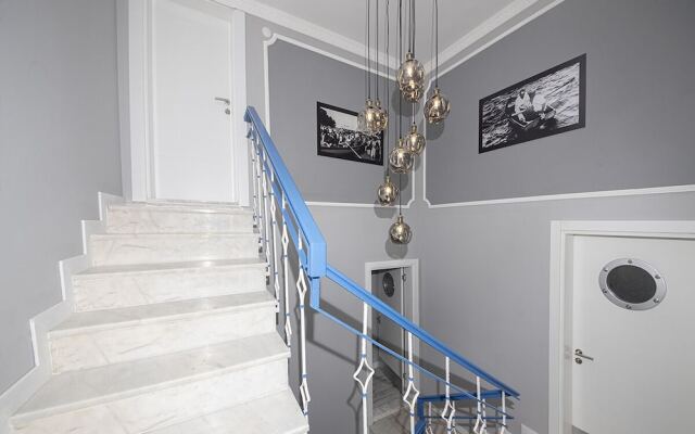 Double Inn Marina Hotel