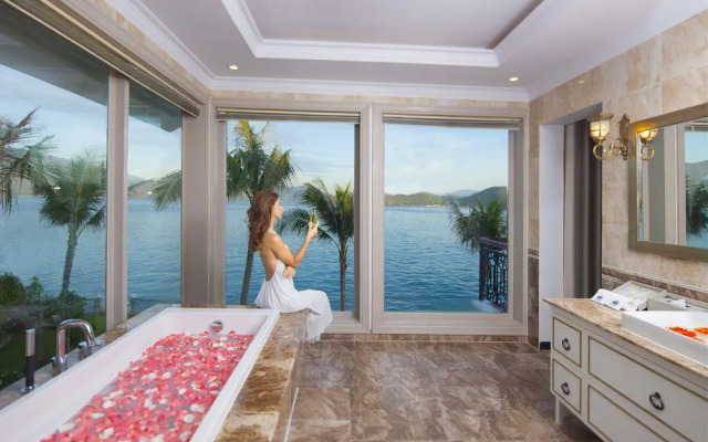 Hon Tam Resort Bungalow