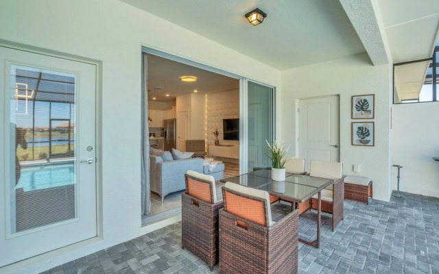 7561 Oak Spring Lane