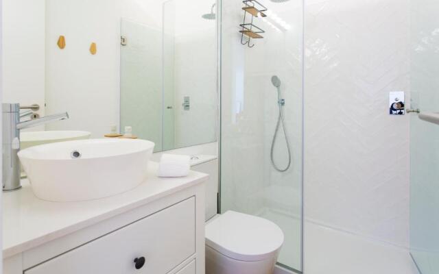 Amazing City Center 2 bdr flat!