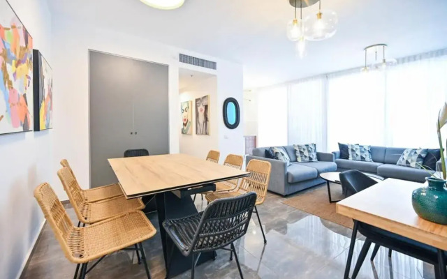 Beautiful 2BR near the beach by HolyGuest