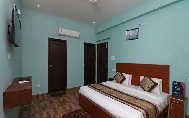 OYO 11520 Galaxy Paradise