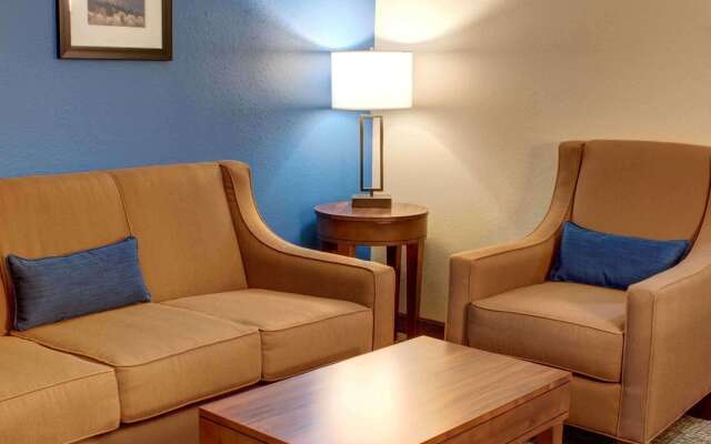 Comfort Inn & Suites, Caldwell,  OH
