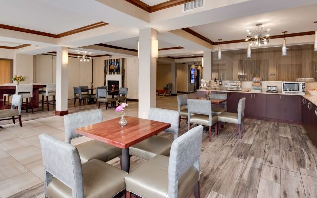 Best Western Plus River Escape Inn & Suites