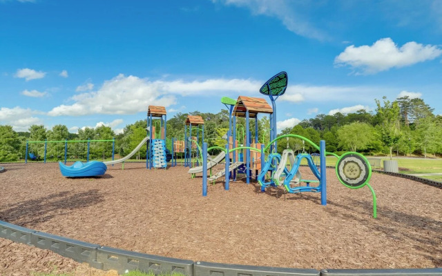 Lake Access: Waleska House w/ Floating Dock!