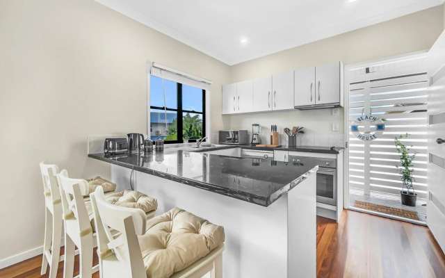 Beachside Serenity Apartment