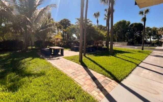 Motel 6 Riviera Beach, FL