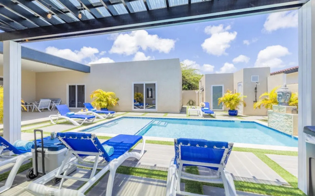 NEW 5br5ba w Private Pool Puttputt Close2beach