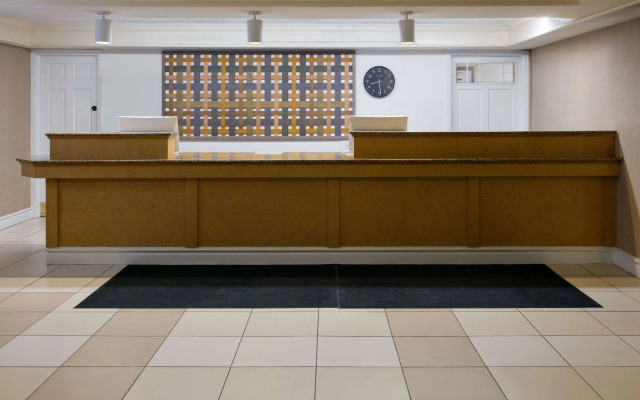 La Quinta Inn by Wyndham Pittsburgh Airport