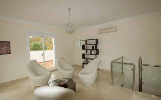 Villa 82