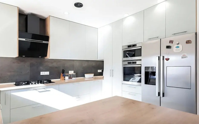 Villa Gariful - Sleeps 10 - Pool - Hottub - Petsok