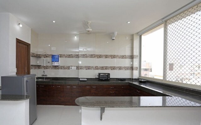 OYO 10061 Home 3BHK Modern Near Gulab Bagh