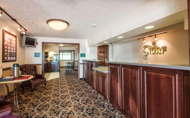 Rodeway Inn & Suites Charles Town