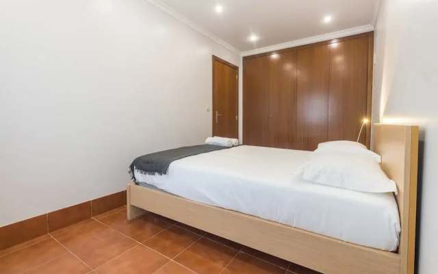 House and People - Rua da Taxa