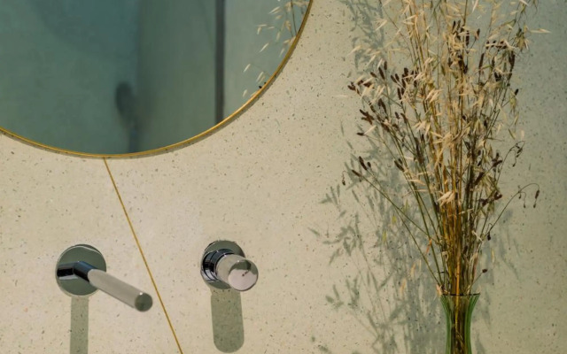 UNIQUE Modernist Duplex apartment & PARKING