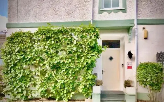 Llety Brynawel Guest House